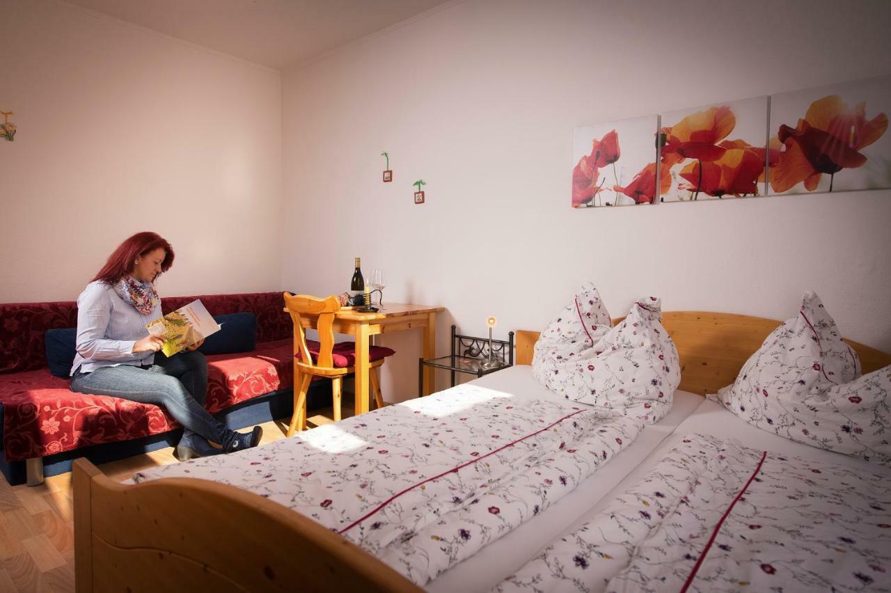 Weingut Familie Krell Hotel Mitterretzbach Екстериор снимка